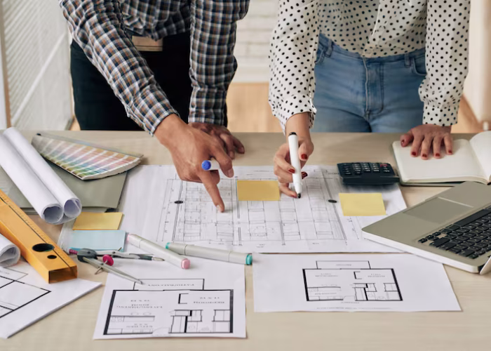 discussing-blueprint_1098-16473